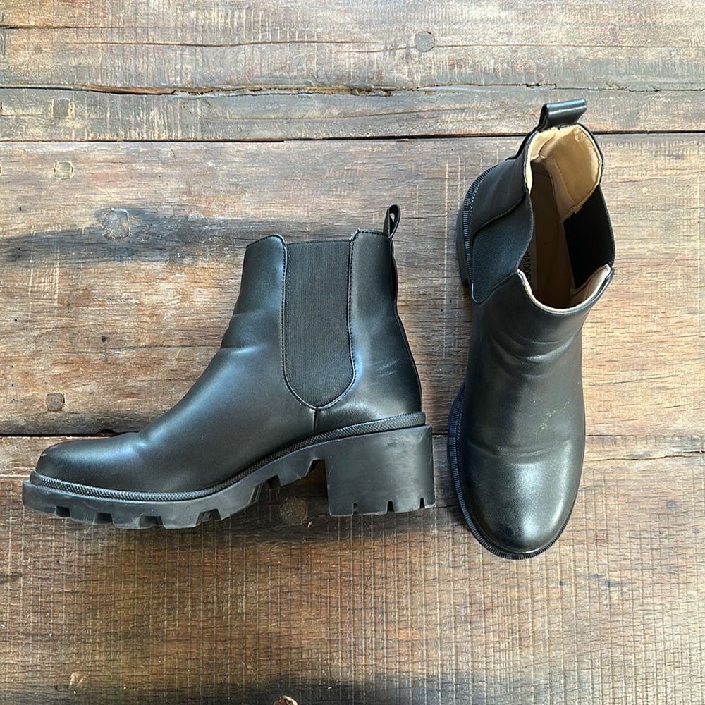 Steve Madden Black Chelsea Boots size 10m